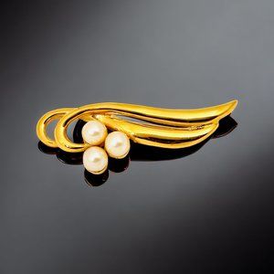 Vintage Richilieu Brooch/Pin w/Faux Pearls - Pre late 1970s